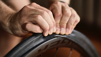 Bontrager R3 Hard-Case Lite TLR Road Tyre