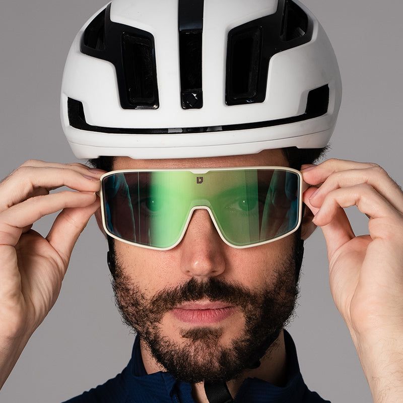 ULAC Neo Vue OTAKU Off White / Rally Red Photochromic